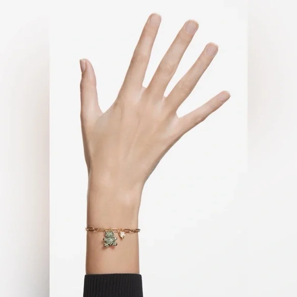 Swarovski Green Teddy bear bracelet-
Retail $179 - NEW IN BOX - Picture 5 of 6